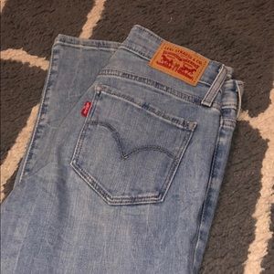 Women’s Levi Jeans